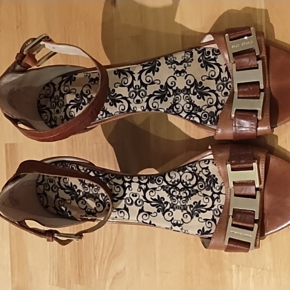 Woman's Micheal Kors. Sandals